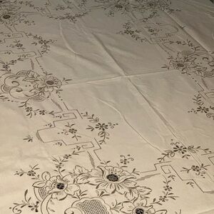 Elegant Cream Floral Tablecloth